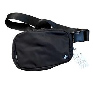 NWT Lululemon Everywhere Belt Bag - Black